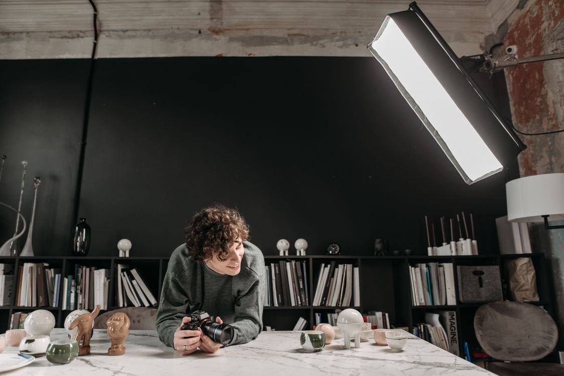 7 Product Background Secrets I Use to Shoot High-Converting E-Commerce Photos (2026)